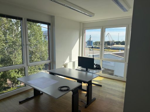 Eckbüro zur Straßenseite Eckbüro zur Straßenseite