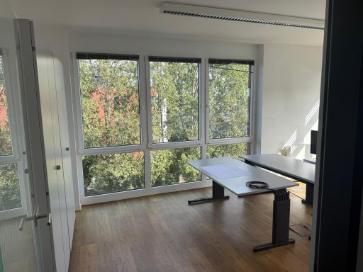 Eckbüro zur Straßenseite Eckbüro zur Straßenseite